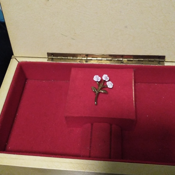 lavender Jewelry - Vintage rose gold brooch/stem pin